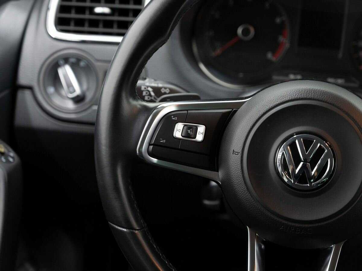 Купить Volkswagen Polo с пробегом. Фото: #14