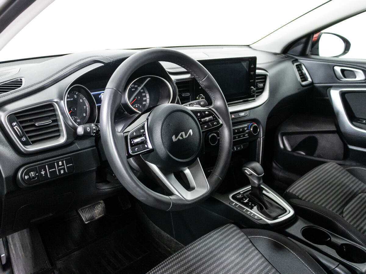 Купить Kia Ceed с пробегом. Фото: #10
