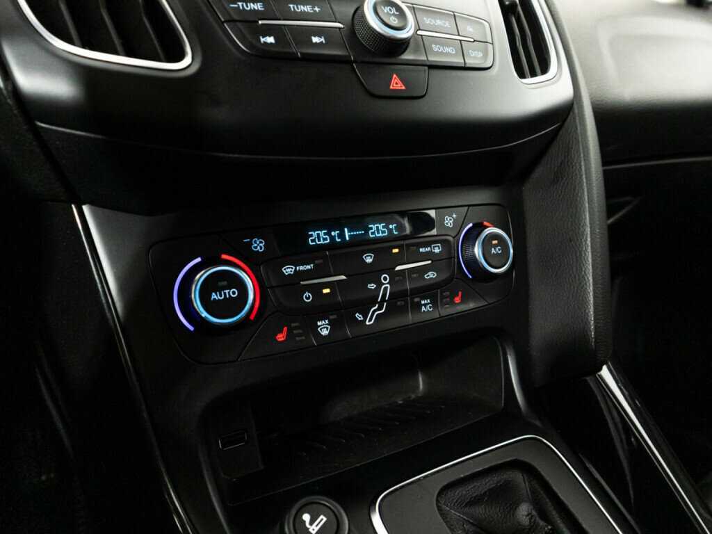 Купить Ford Focus с пробегом. Фото: #17