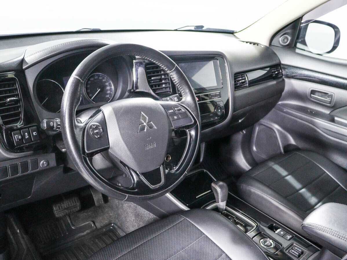 Купить Mitsubishi Outlander с пробегом. Фото: #11