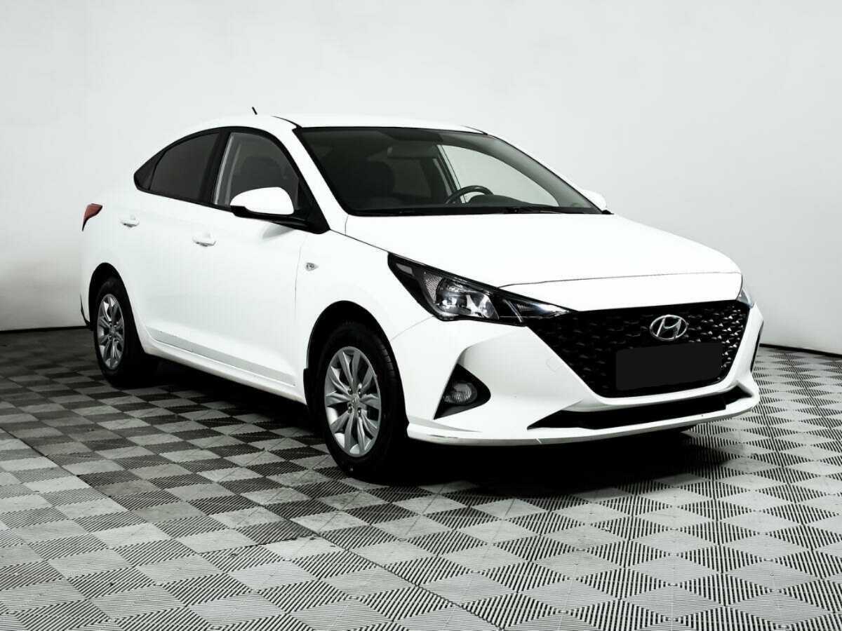 Купить Hyundai Solaris с пробегом. Фото: #2
