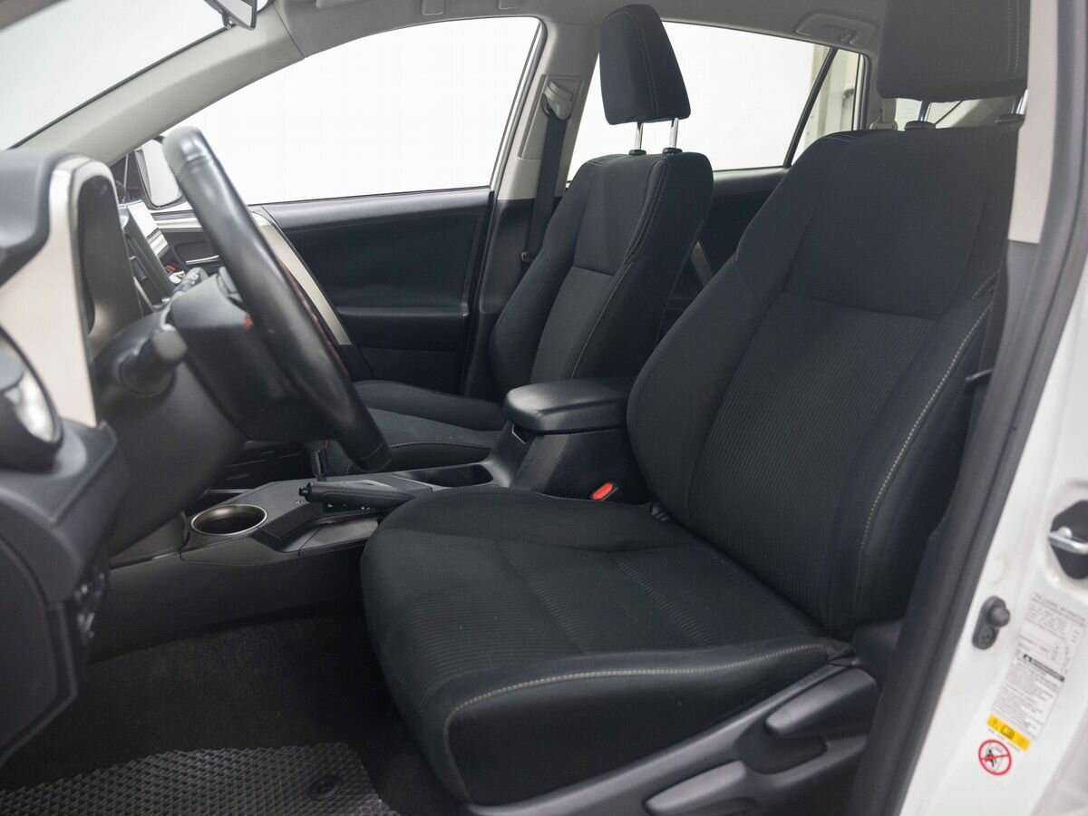 Купить Toyota RAV4 с пробегом. Фото: #10