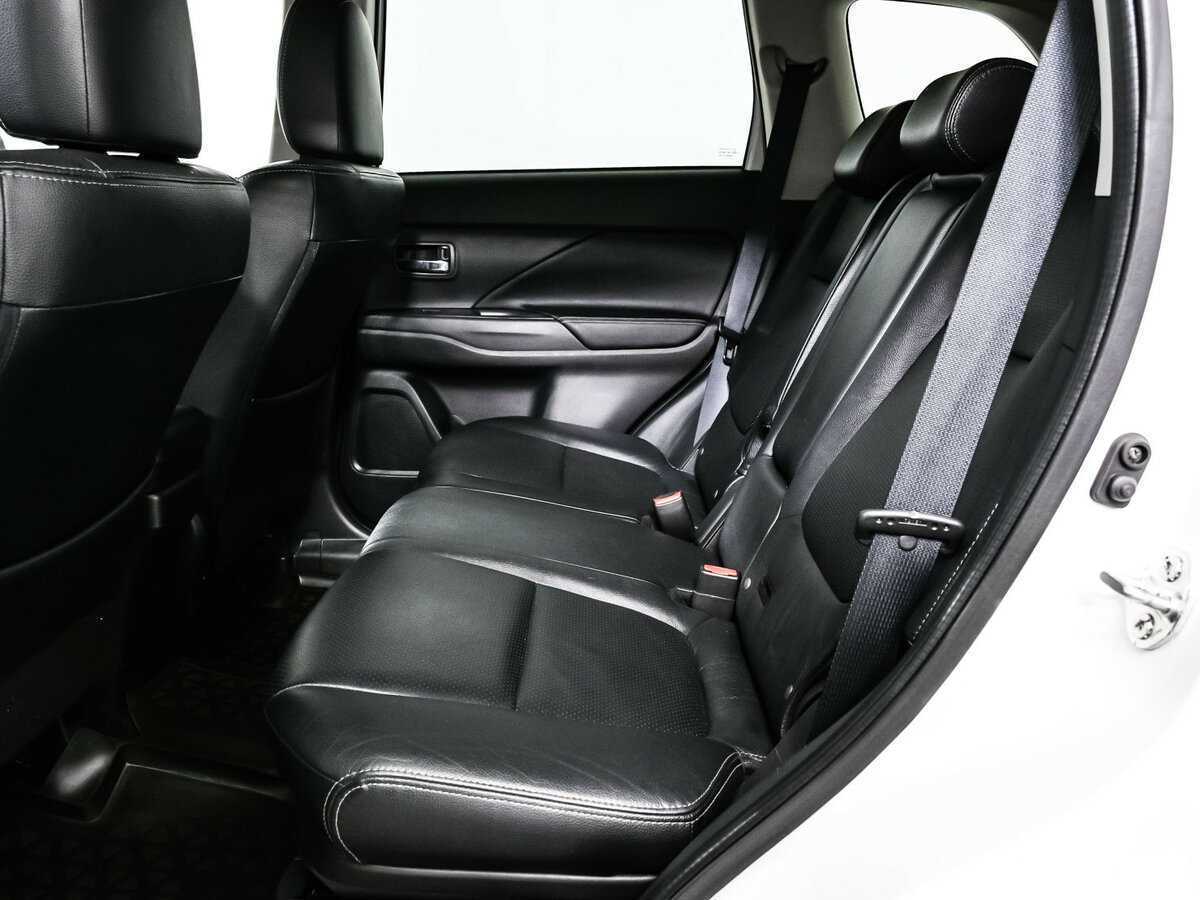 Купить Mitsubishi Outlander с пробегом. Фото: #11