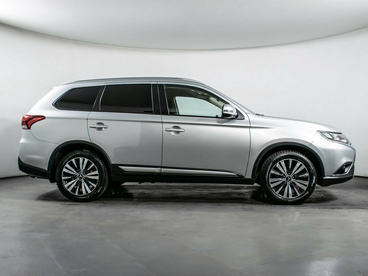 Купить Mitsubishi Outlander с пробегом. Фото: #3