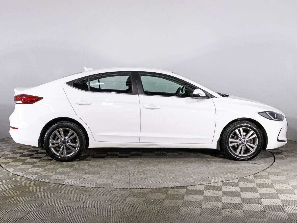 Купить Hyundai Elantra с пробегом. Фото: #3
