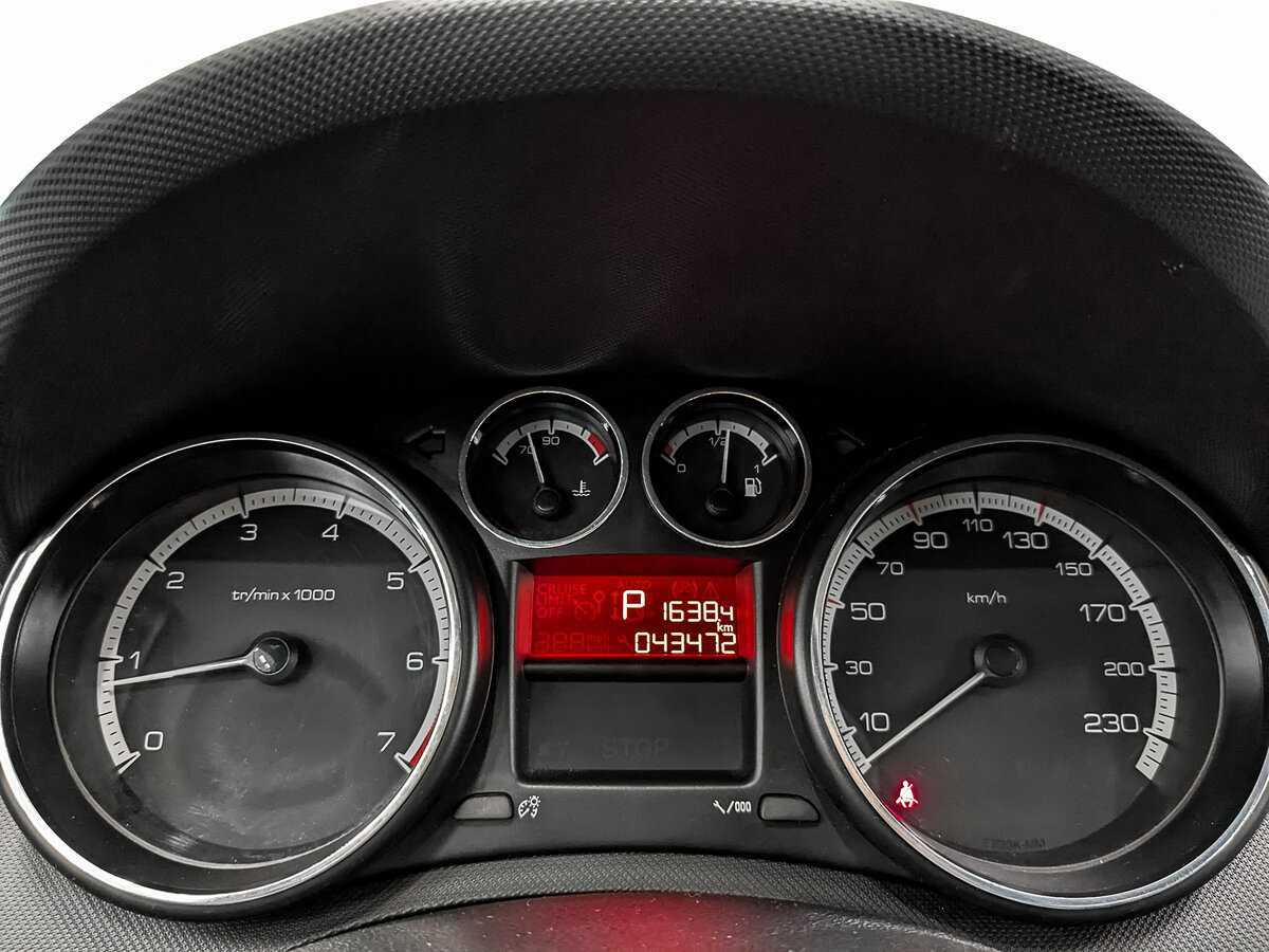 Купить Peugeot 308 с пробегом. Фото: #12