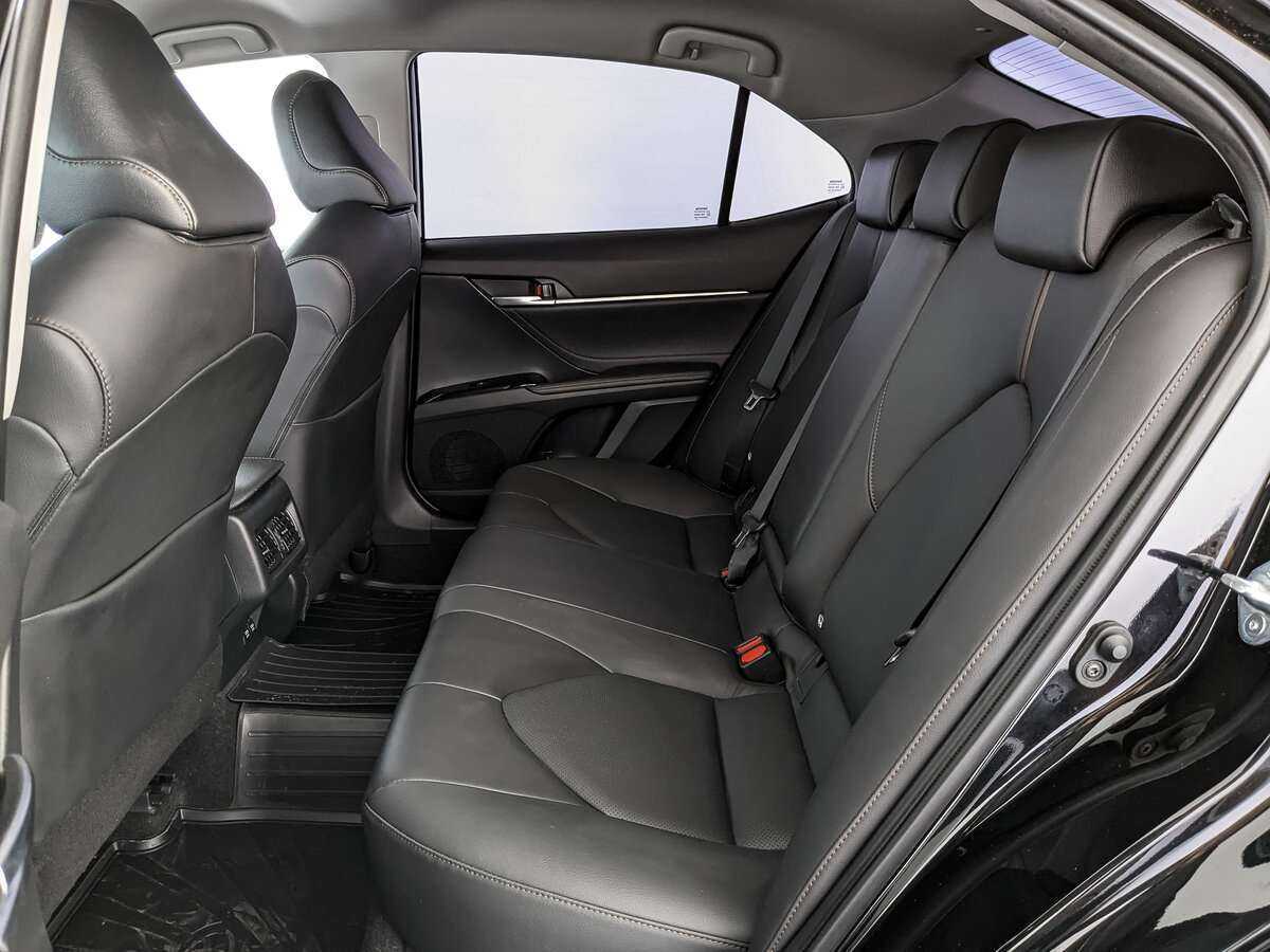Купить Toyota Camry с пробегом. Фото: #11