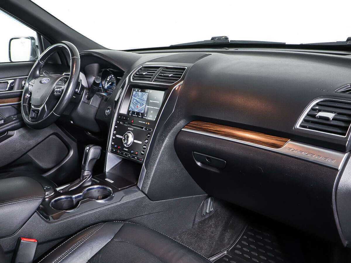 Купить Ford Explorer с пробегом. Фото: #8