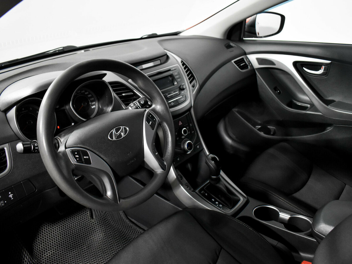 Купить Hyundai Elantra с пробегом. Фото: #8