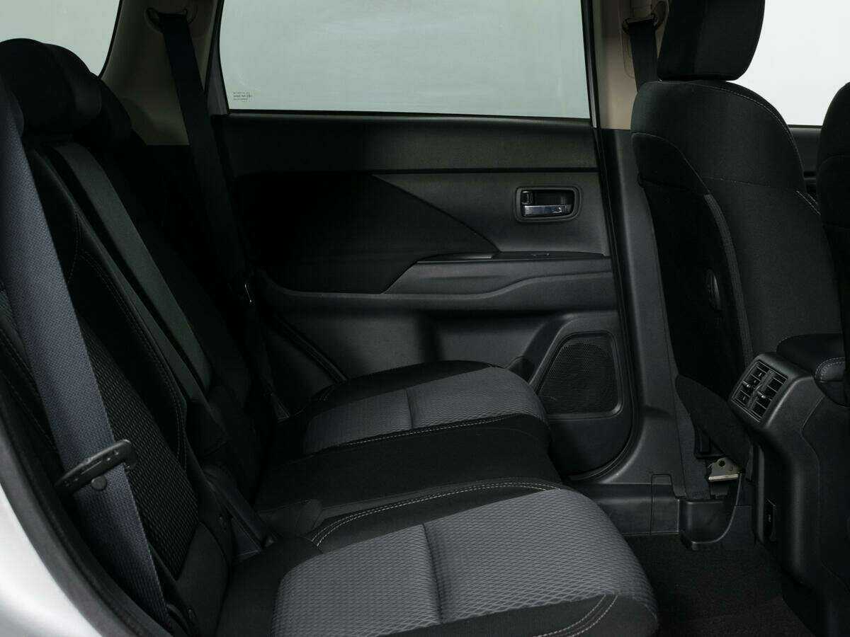 Купить Mitsubishi Outlander с пробегом. Фото: #11