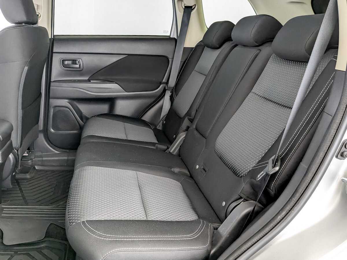 Купить Mitsubishi Outlander с пробегом. Фото: #11