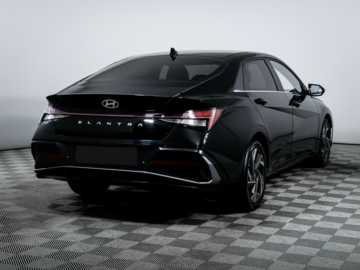 Купить Hyundai Elantra с пробегом. Фото: #3