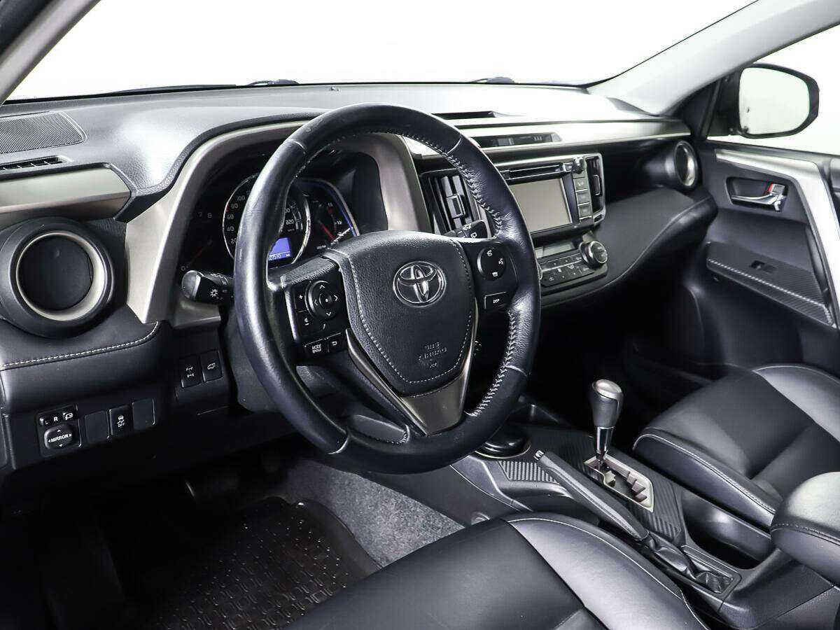 Купить Toyota RAV4 с пробегом. Фото: #12