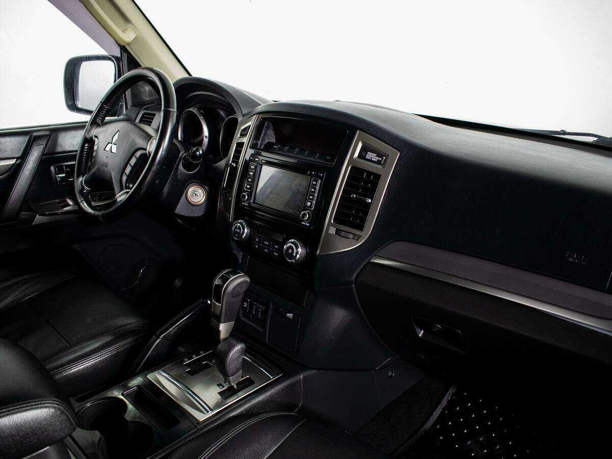 Купить Mitsubishi Pajero с пробегом. Фото: #5