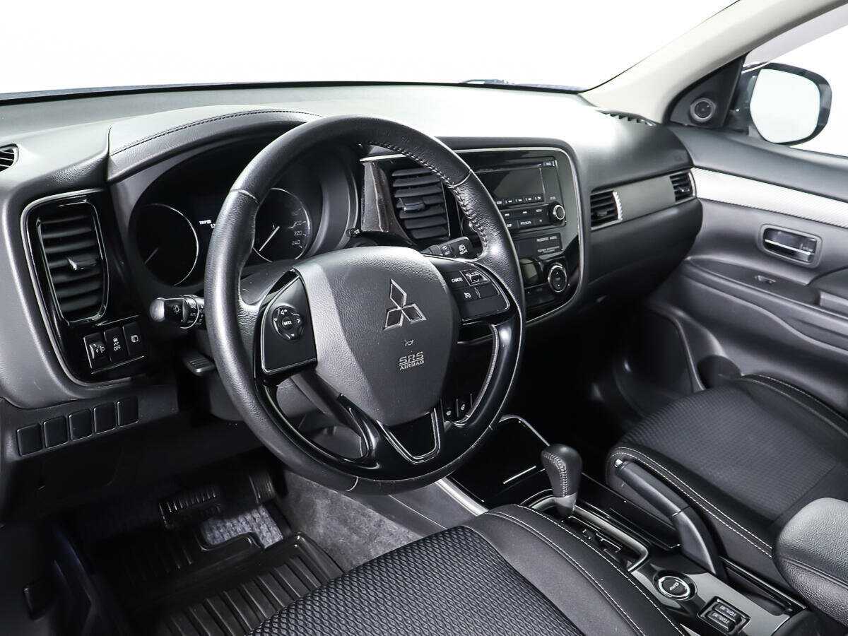 Купить Mitsubishi Outlander с пробегом. Фото: #12
