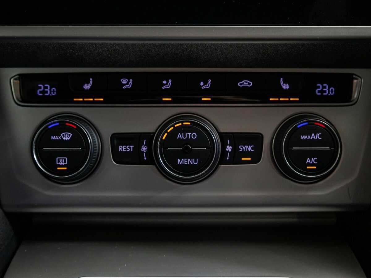 Купить Volkswagen Passat с пробегом. Фото: #11