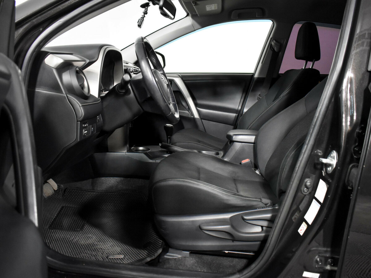 Купить Toyota RAV4 с пробегом. Фото: #9