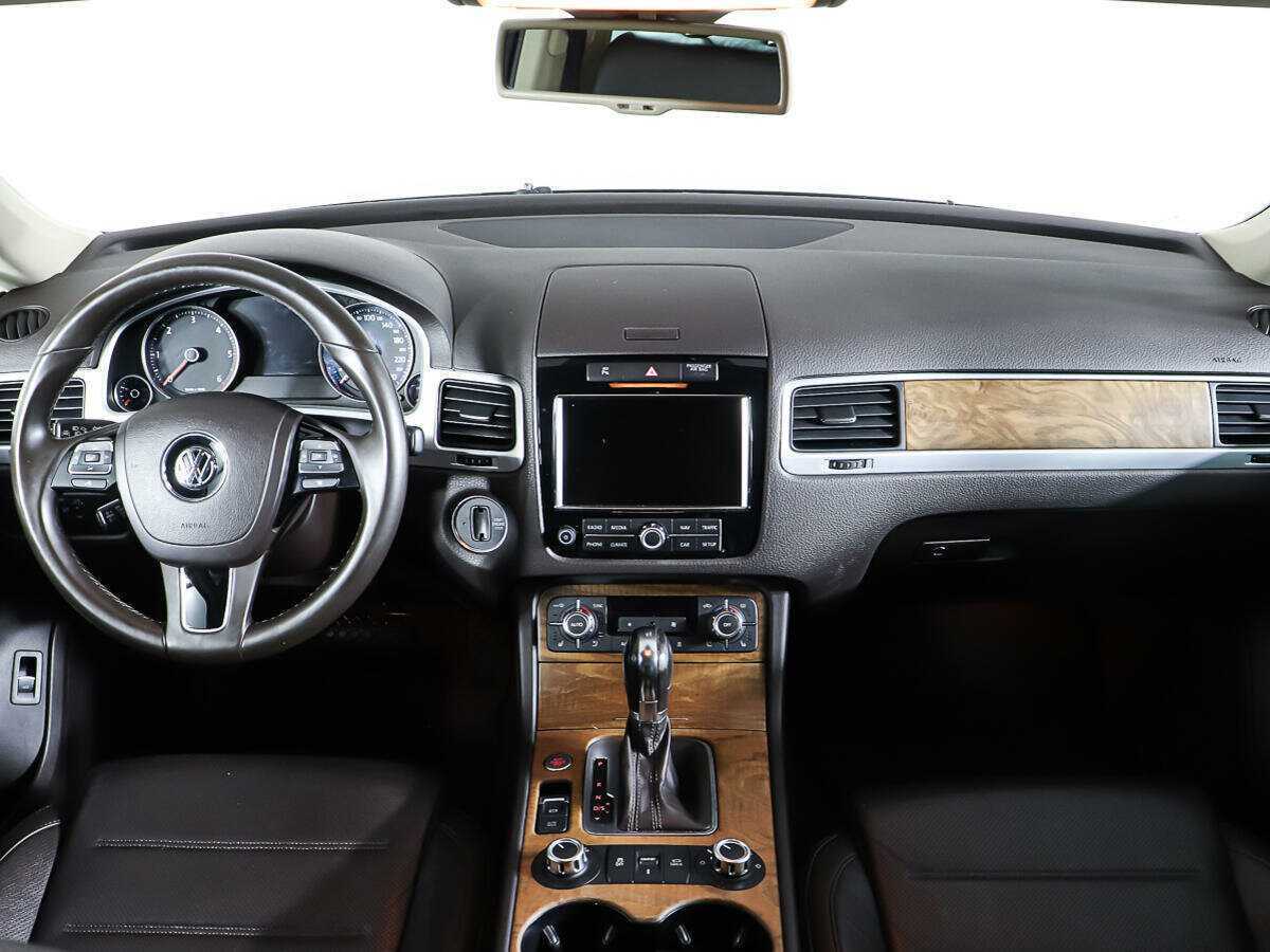 Купить Volkswagen Touareg с пробегом. Фото: #10