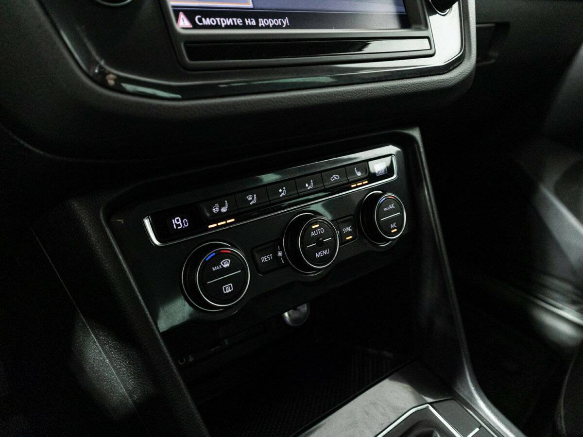 Купить Volkswagen Tiguan с пробегом. Фото: #17