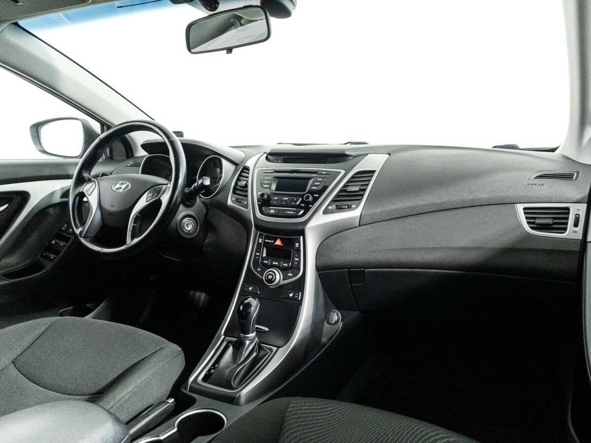 Купить Hyundai Elantra с пробегом. Фото: #8