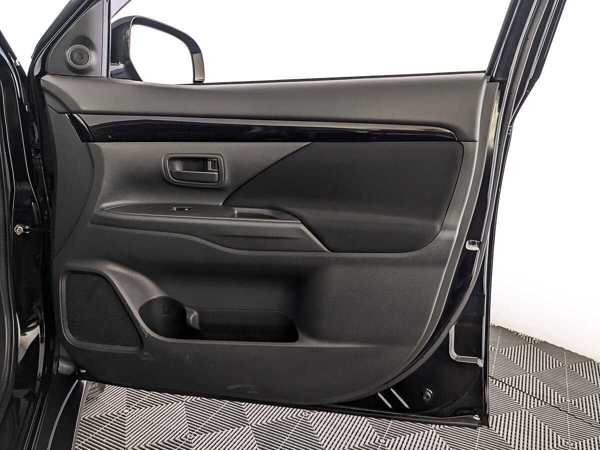 Купить Mitsubishi Outlander с пробегом. Фото: #24
