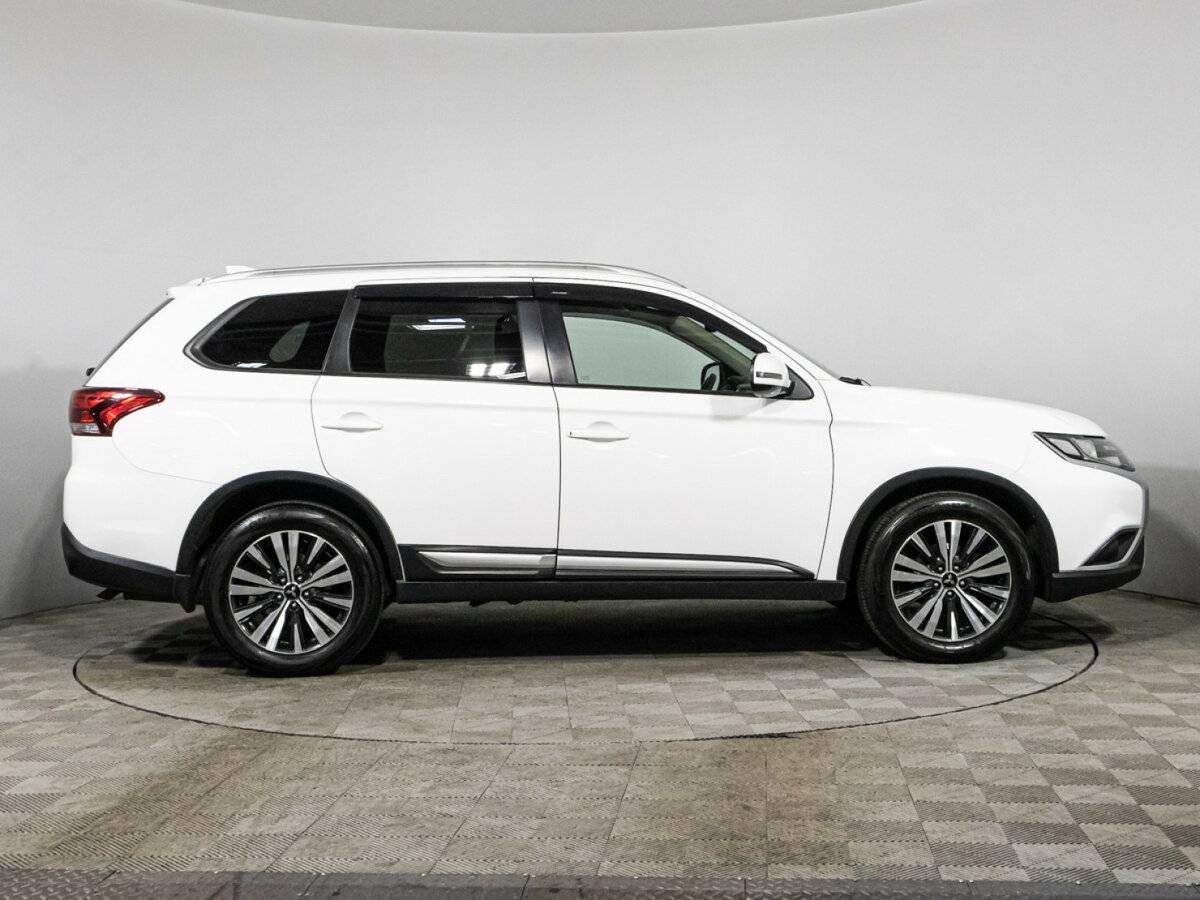 Купить Mitsubishi Outlander с пробегом. Фото: #3
