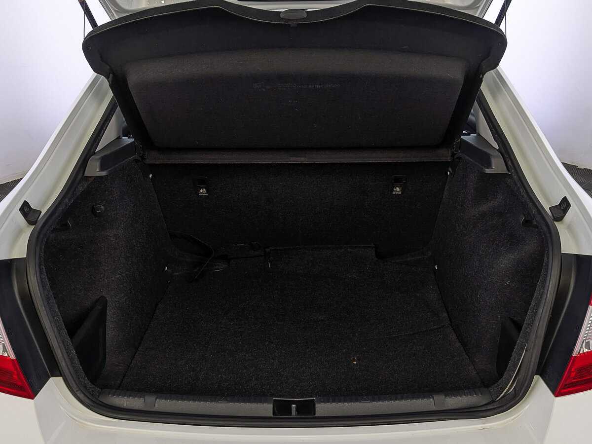 Купить Skoda Rapid с пробегом. Фото: #9