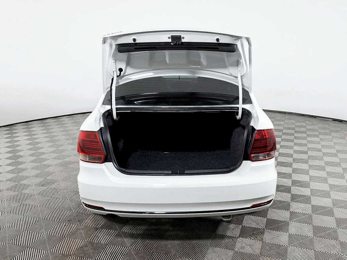 Купить Volkswagen Polo с пробегом. Фото: #9