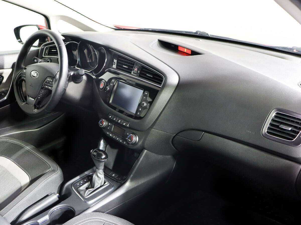 Купить Kia Ceed с пробегом. Фото: #8