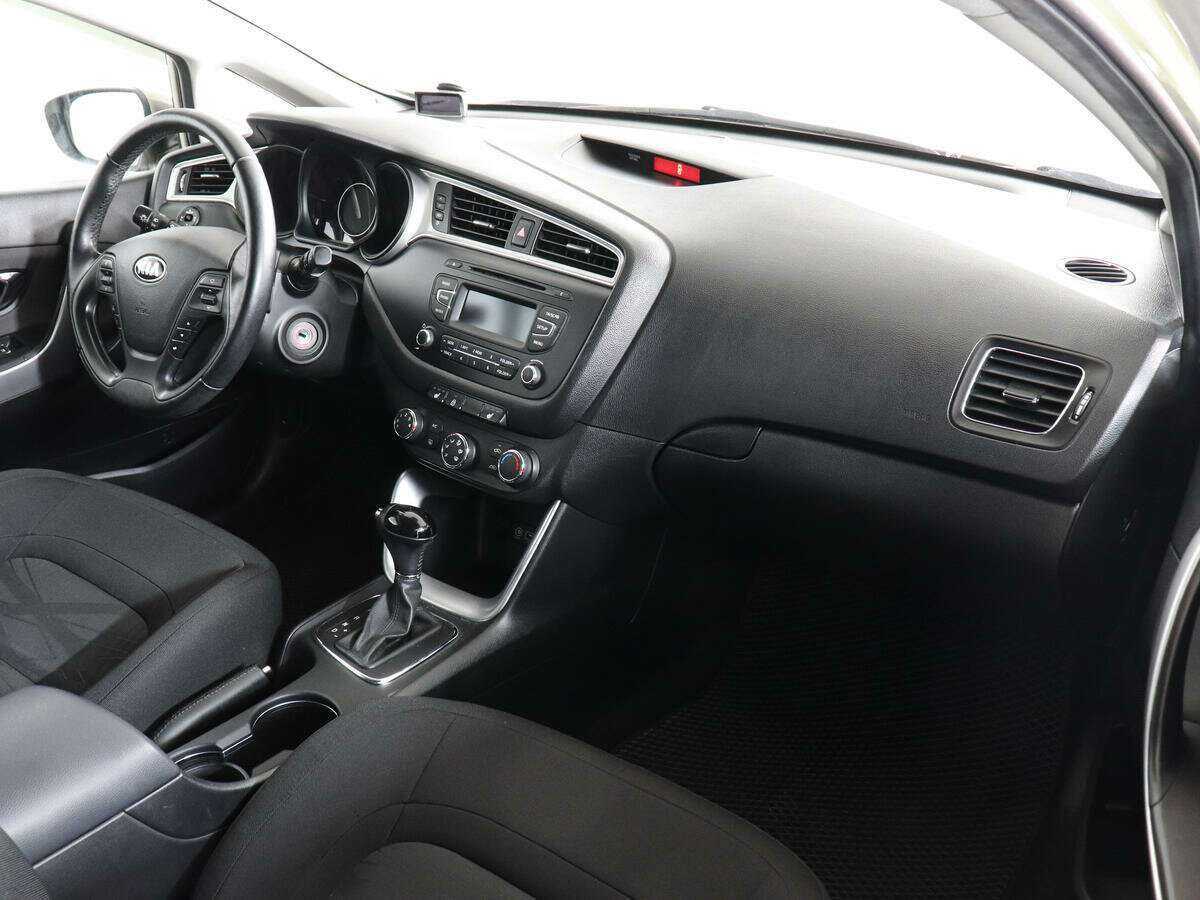 Купить Kia Ceed с пробегом. Фото: #9