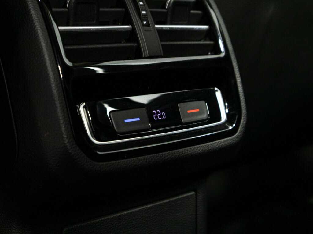 Купить Volkswagen Passat с пробегом. Фото: #20