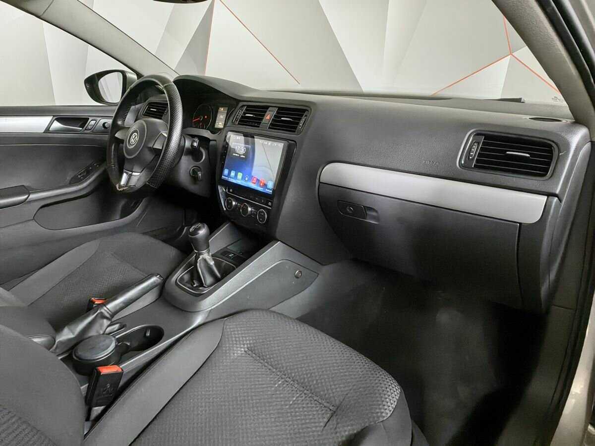 Купить Volkswagen Jetta с пробегом. Фото: #8