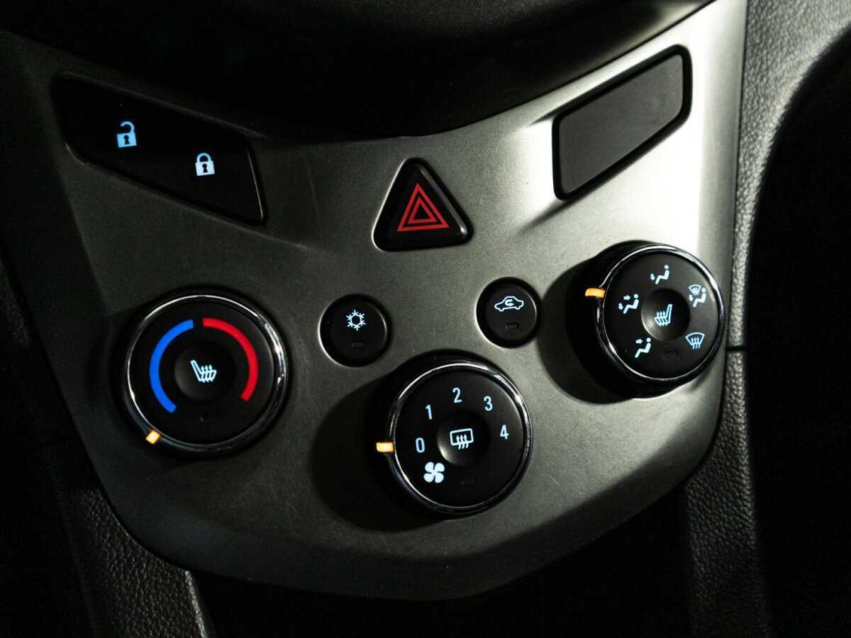 Купить Chevrolet Aveo с пробегом. Фото: #14