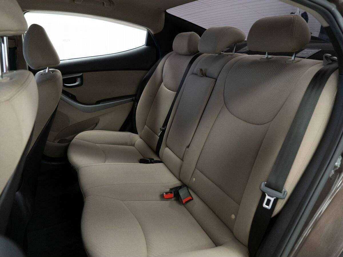 Купить Hyundai Elantra с пробегом. Фото: #6