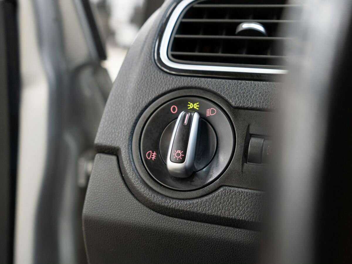 Купить Volkswagen Polo с пробегом. Фото: #13