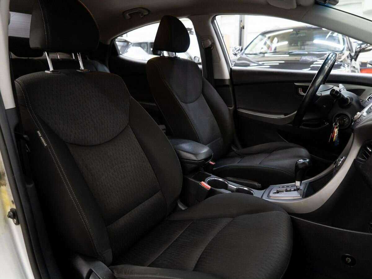 Купить Hyundai Elantra с пробегом. Фото: #8