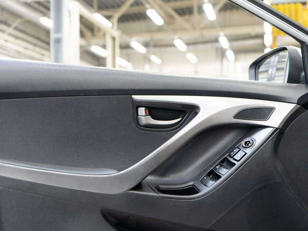 Купить Hyundai Elantra с пробегом. Фото: #14