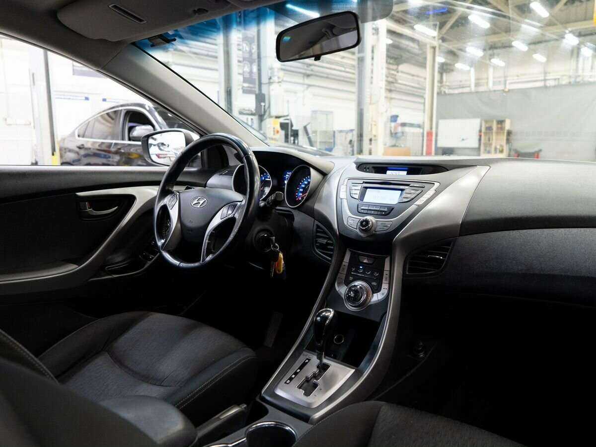 Купить Hyundai Elantra с пробегом. Фото: #15