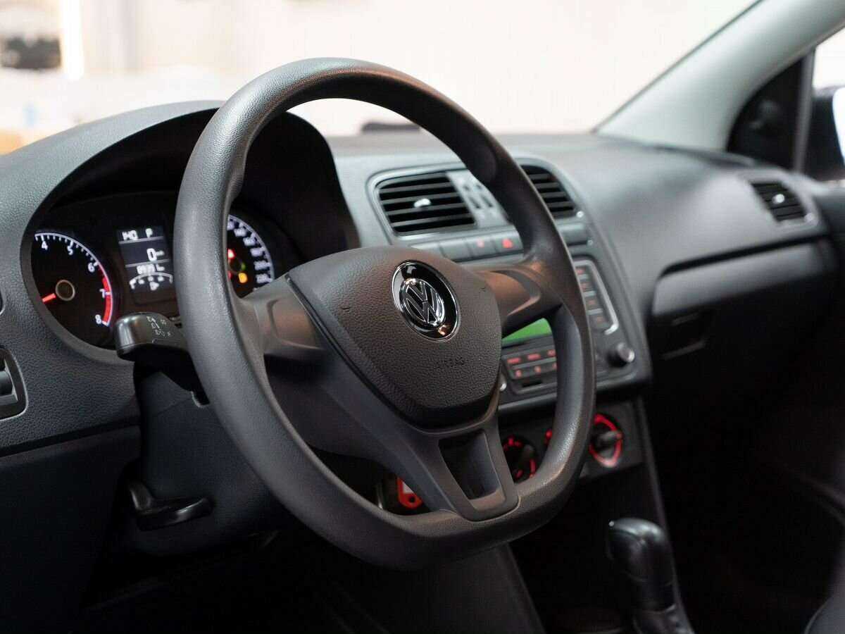 Купить Volkswagen Polo с пробегом. Фото: #4