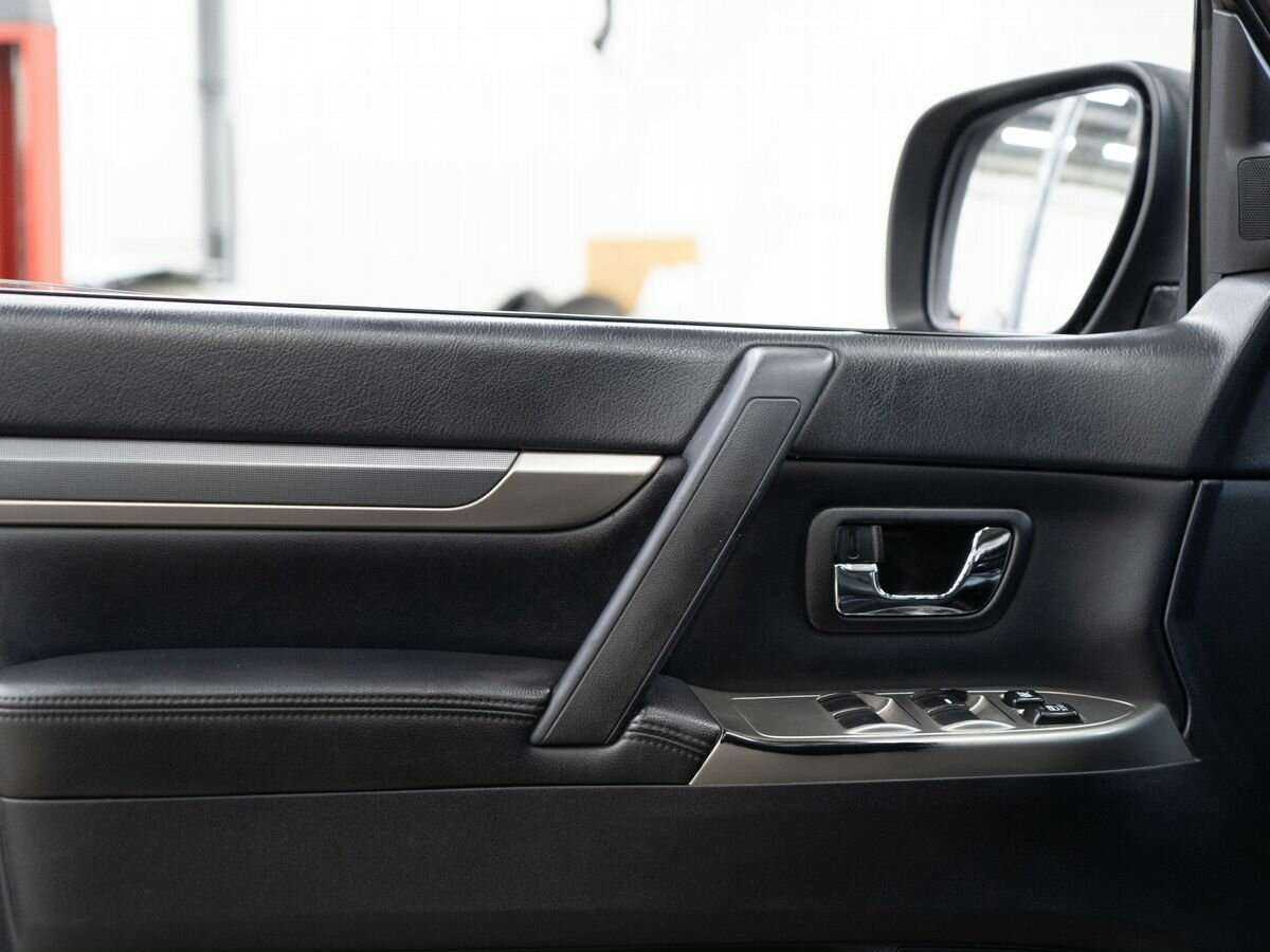 Купить Mitsubishi Pajero с пробегом. Фото: #15
