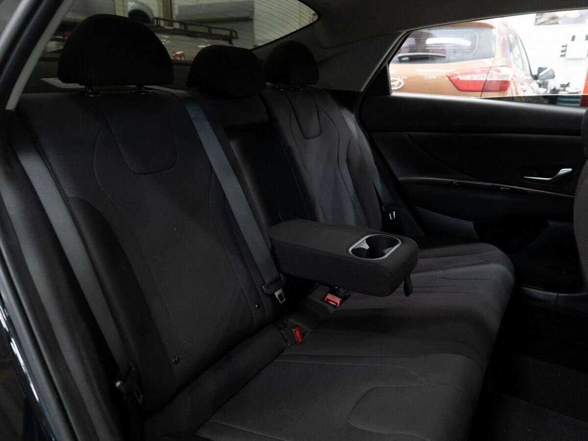 Купить Hyundai Elantra с пробегом. Фото: #8