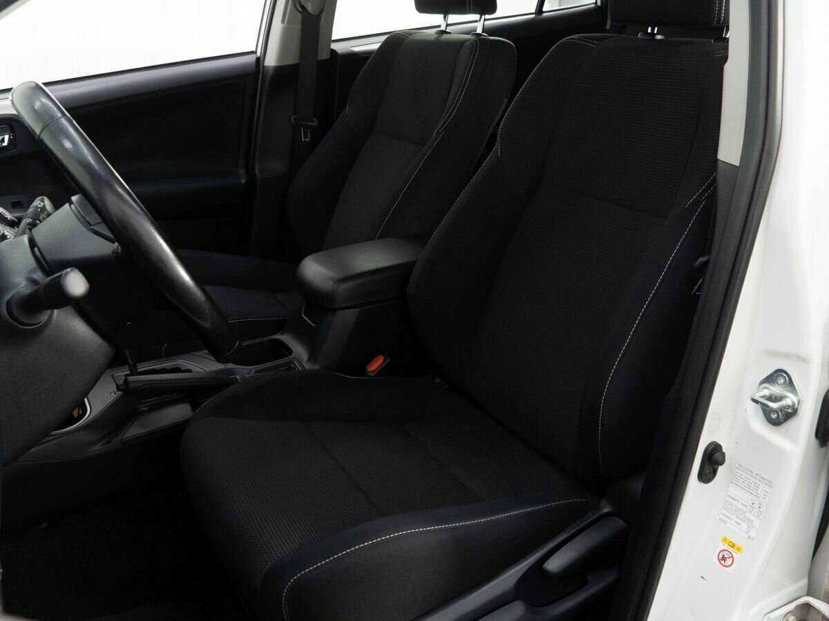 Купить Toyota RAV4 с пробегом. Фото: #8