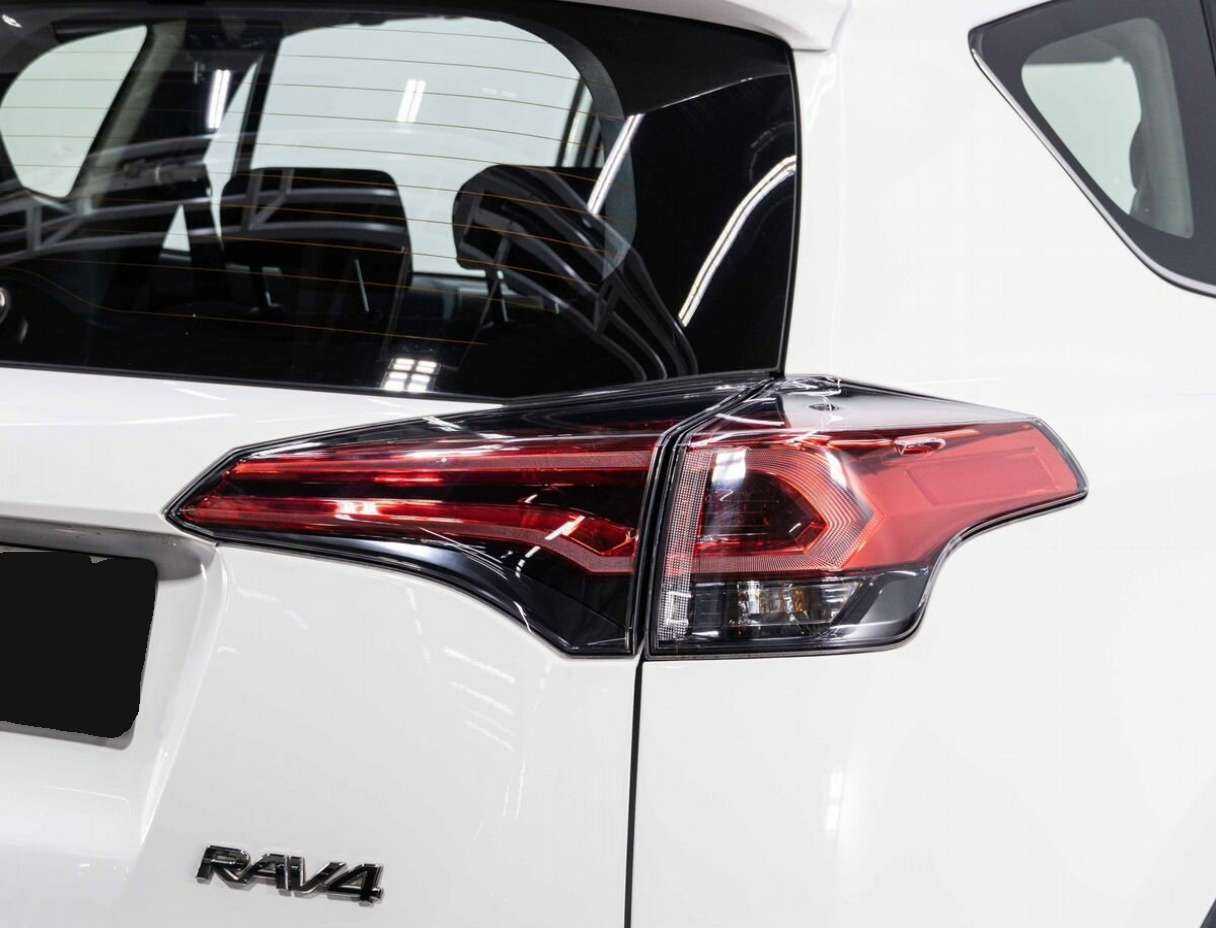 Купить Toyota RAV4 с пробегом. Фото: #17
