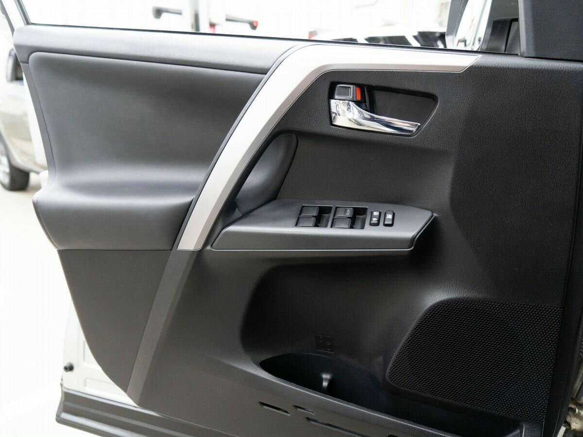 Купить Toyota RAV4 с пробегом. Фото: #14