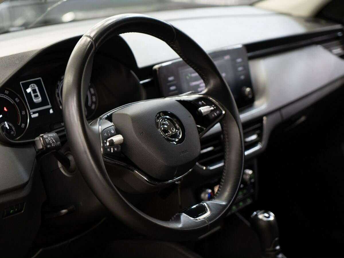 Купить Skoda Rapid с пробегом. Фото: #4