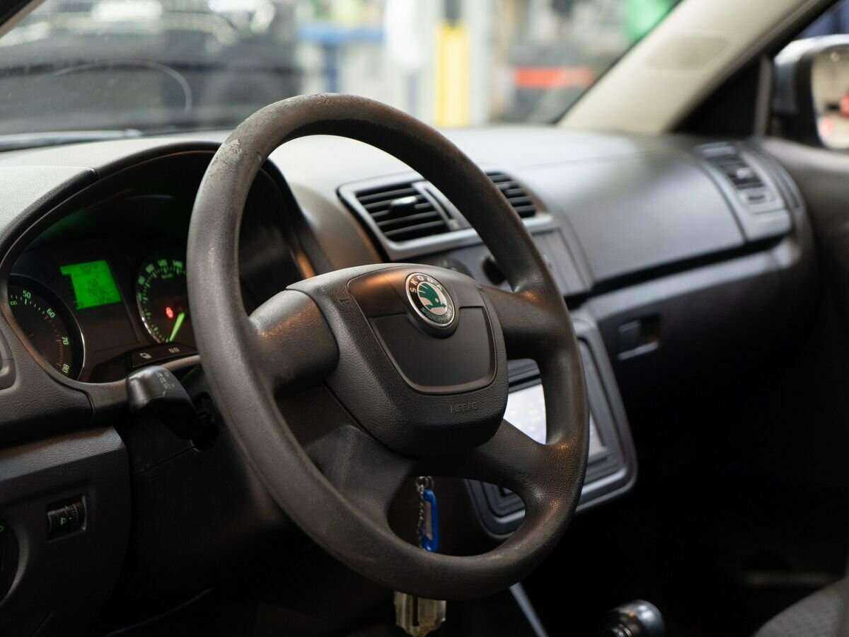 Купить Skoda Fabia с пробегом. Фото: #4