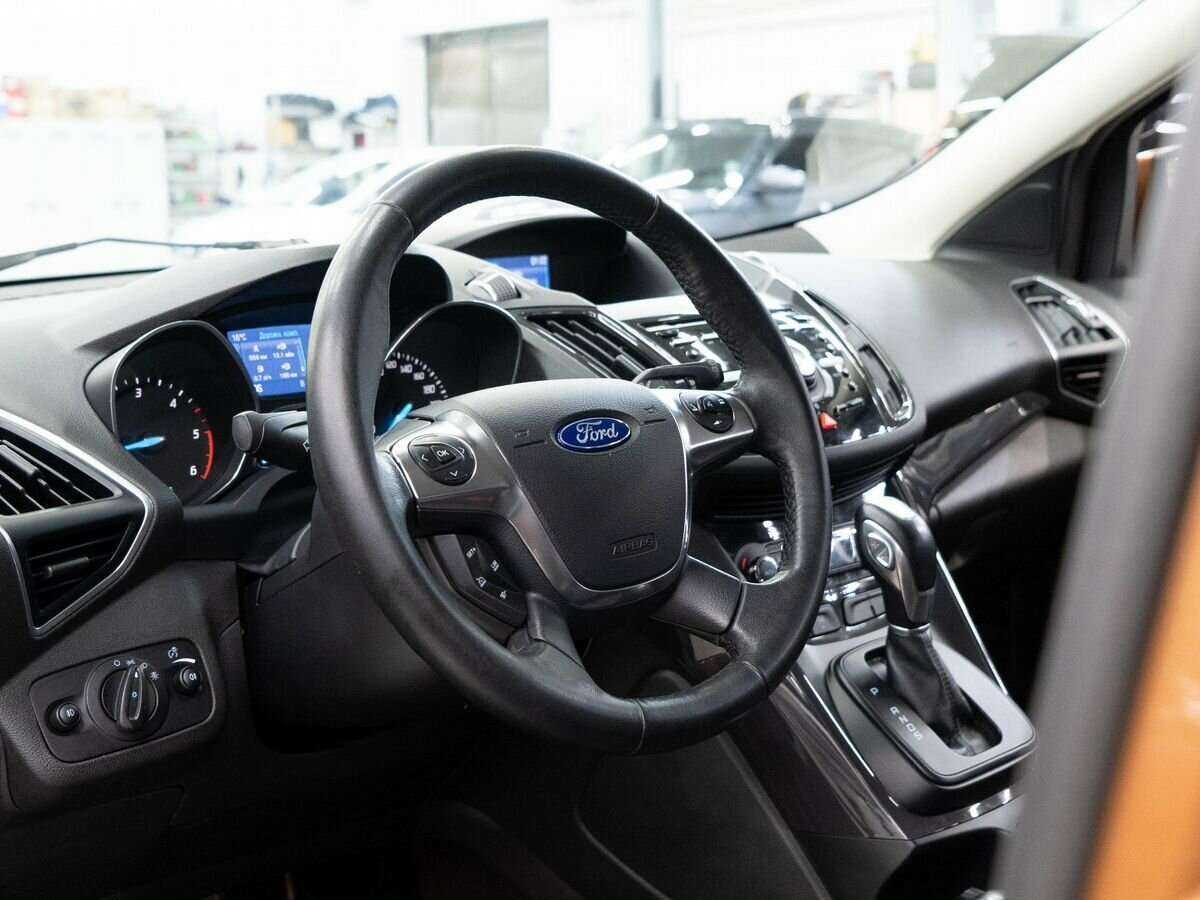 Купить Ford Kuga с пробегом. Фото: #3
