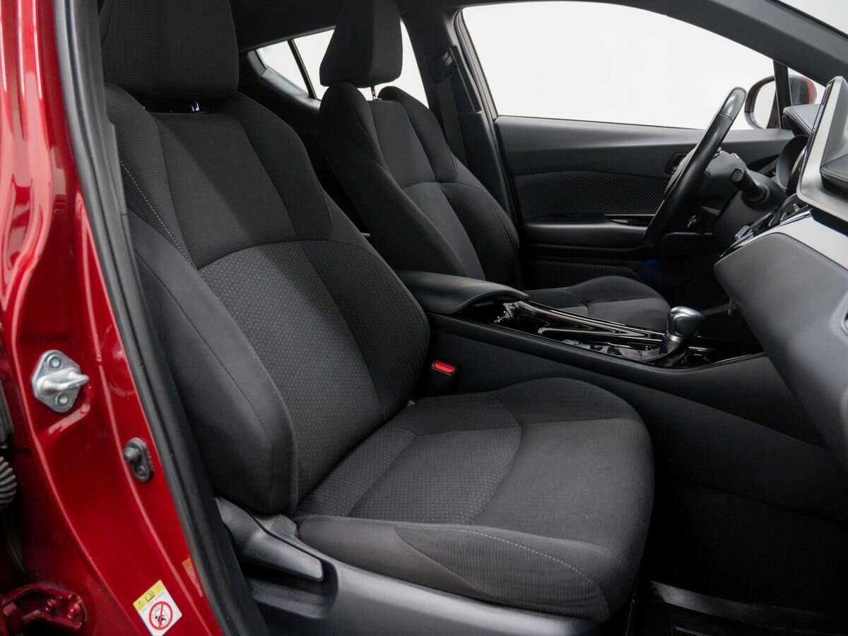 Купить Toyota C-HR с пробегом. Фото: #5