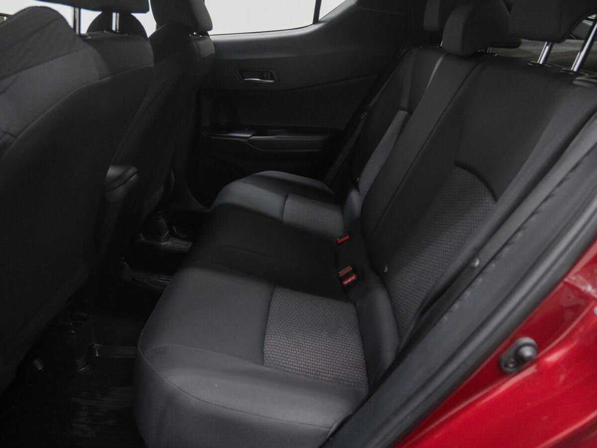 Купить Toyota C-HR с пробегом. Фото: #9