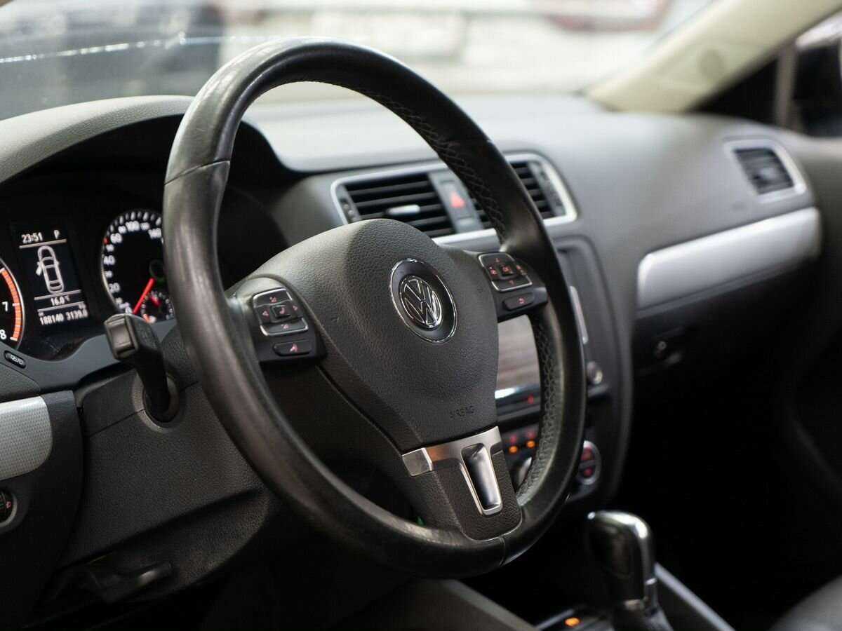 Купить Volkswagen Jetta с пробегом. Фото: #4